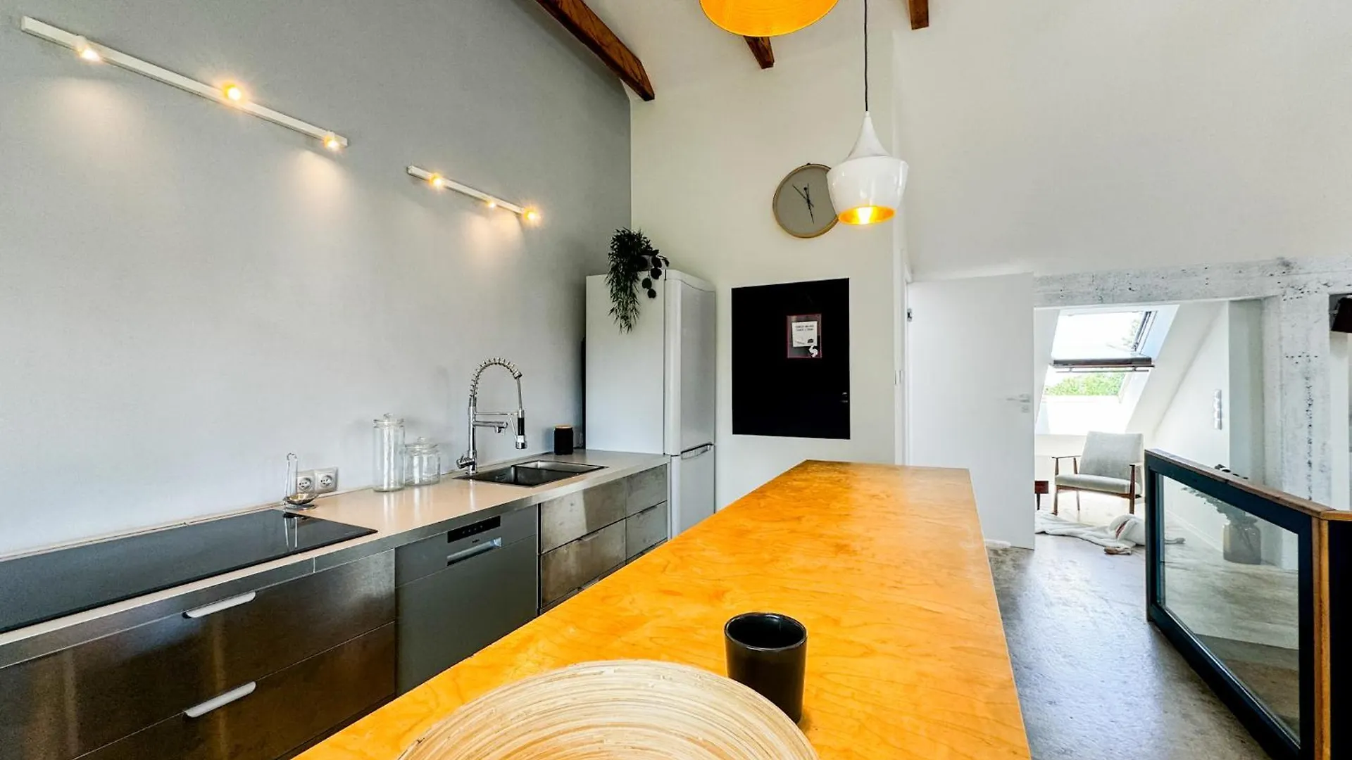 Modern 4Bd, 2 Balcony, Family & Work Haven! Near Park & Bus Stop Wroclaw Poland