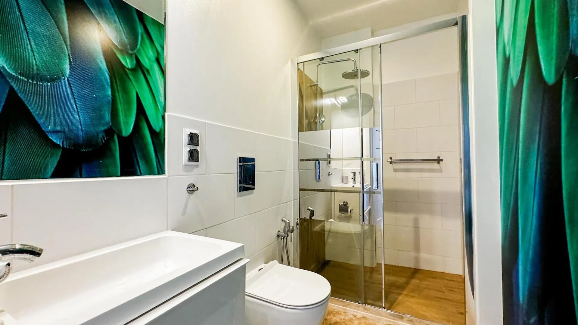 Modern 4Bd, 2 Balcony, Family & Work Haven! Near Park & Bus Stop Wroclaw Poland